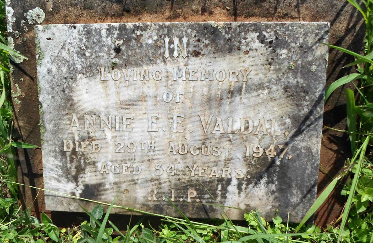 VALDAL Annie E.E. -1947