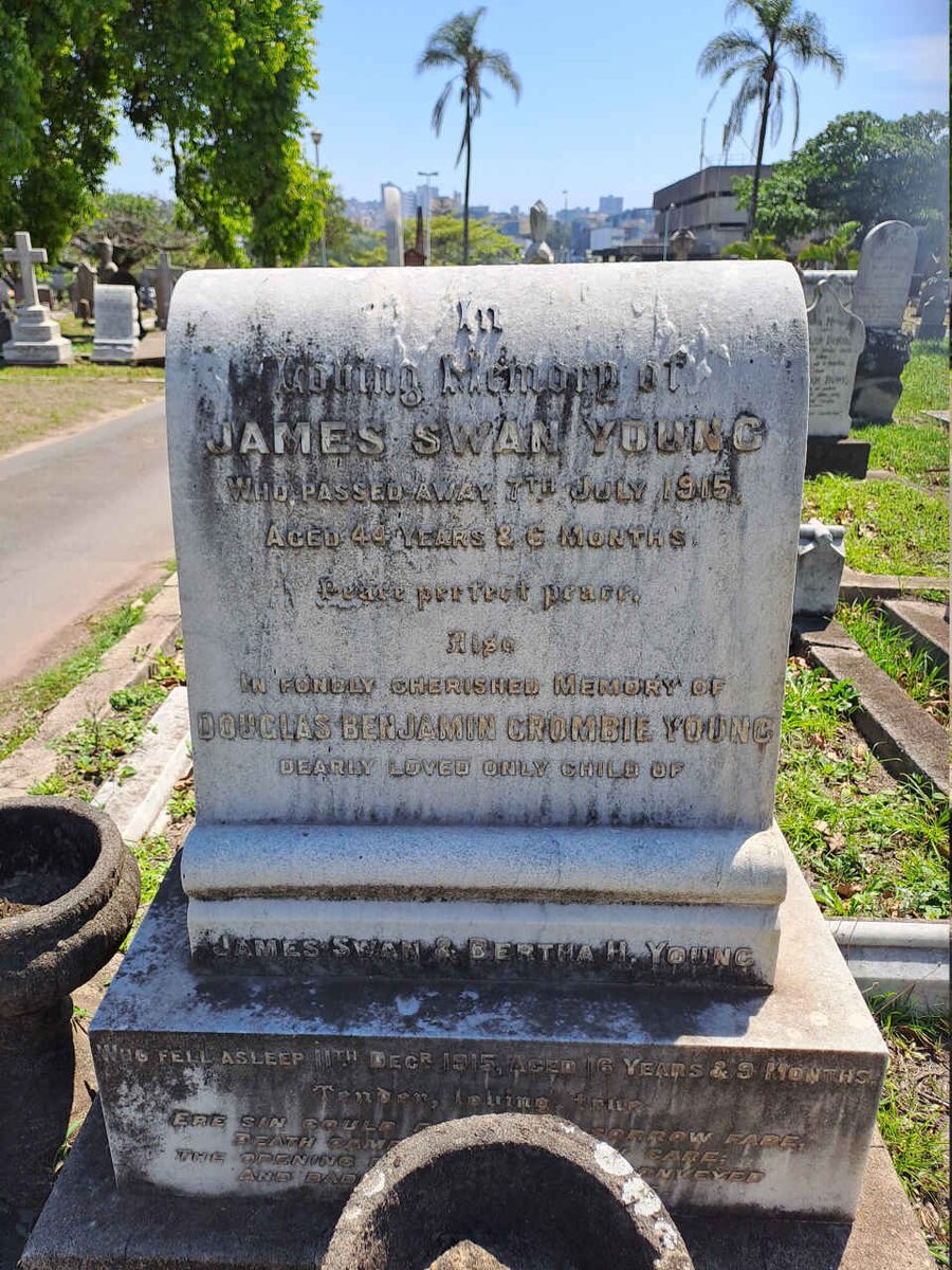 YOUNG James Swan -1915 :: YOUNG Douglas Benjamin Crombie -1915