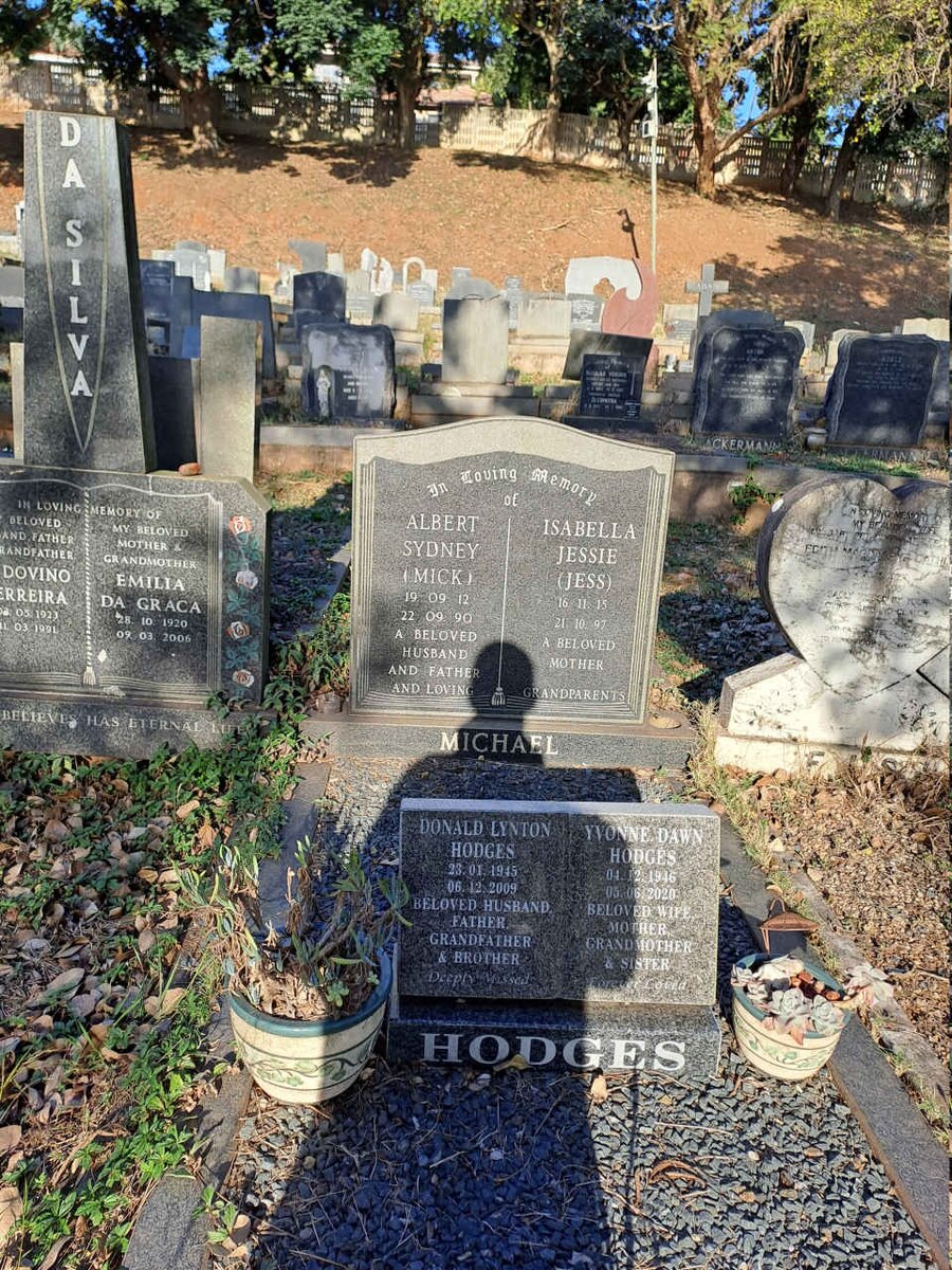 MICHAEL Albert Sydney 1912-1990 & Isabella Jessie 1915-1997 :: HODGES Donald Lynton 1945-2009 & Yvonne Dawn 1946-2020