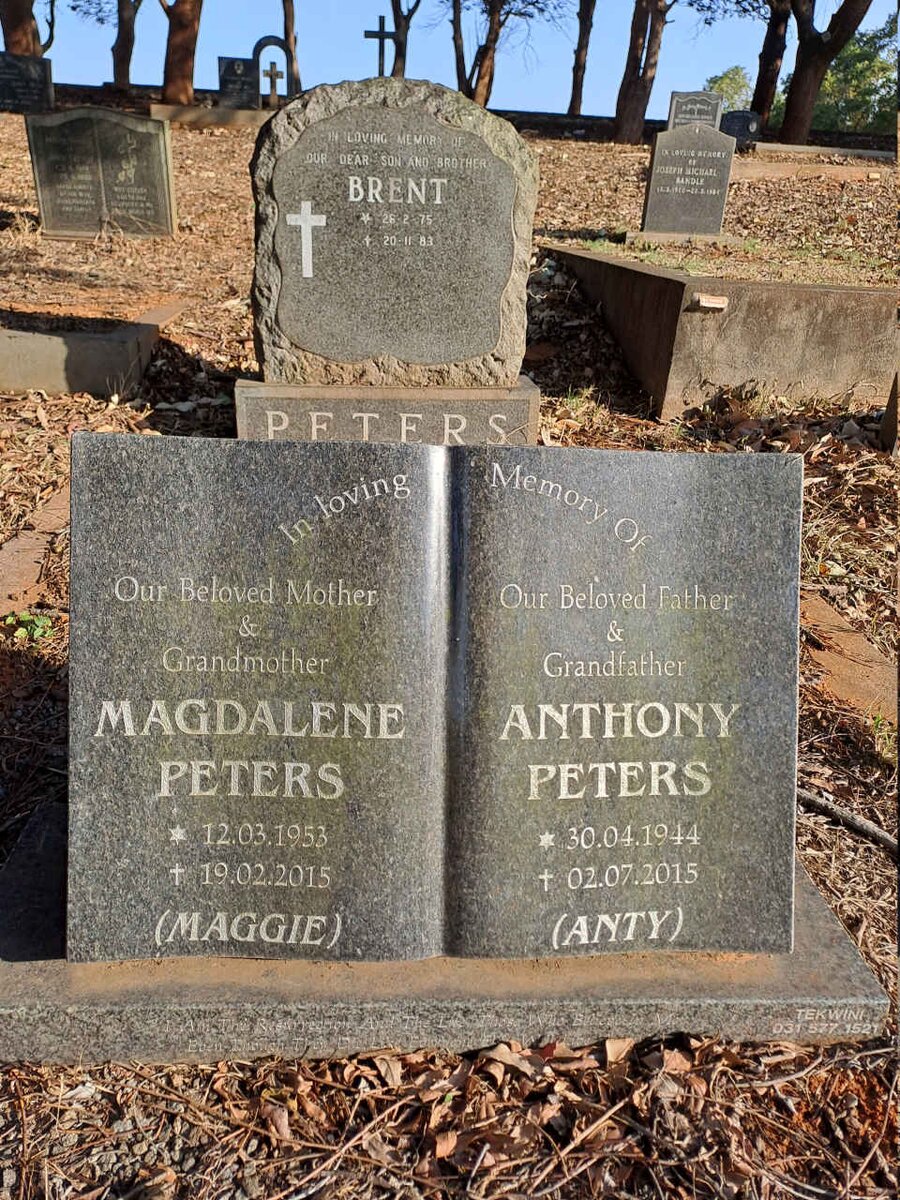 PETERS Anthony 1944-2015 & Magdalene 1953-2015