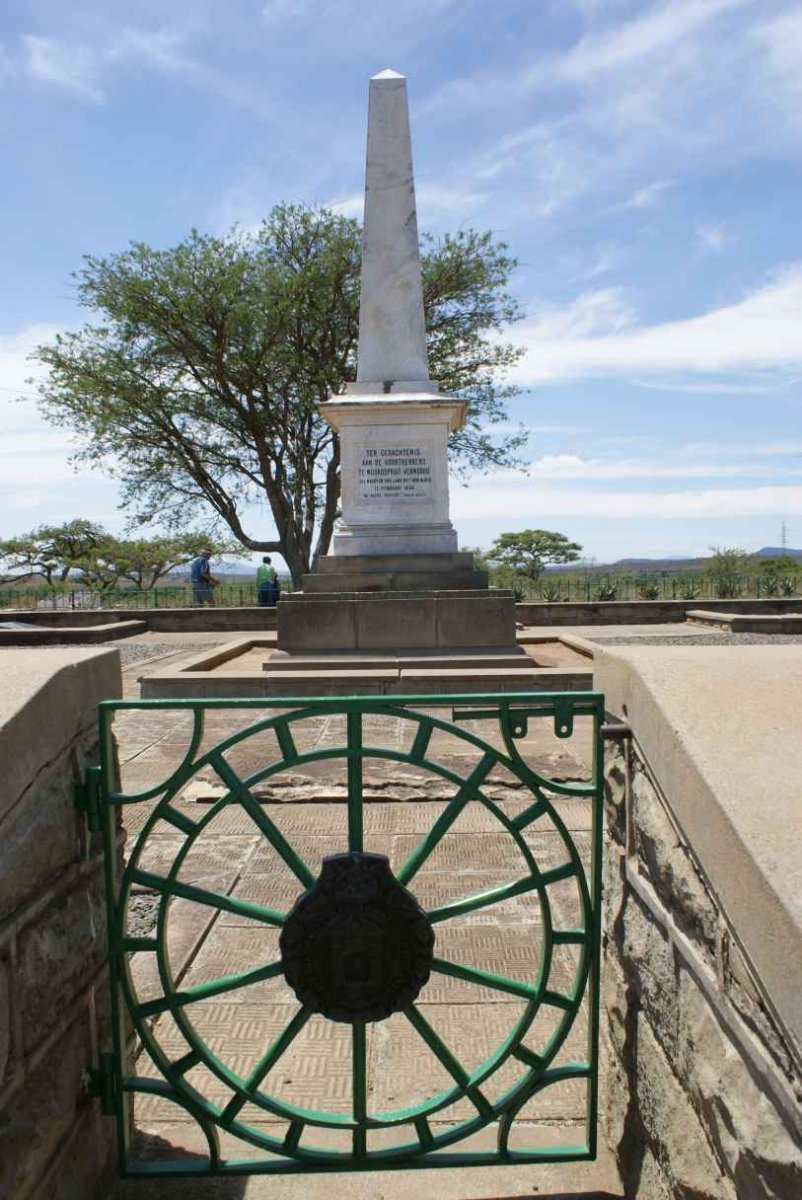 2. Ingang na Monument