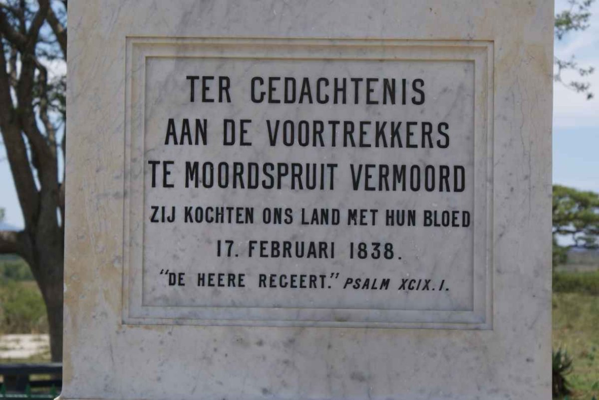 4. Gedenkplaat teen Monument