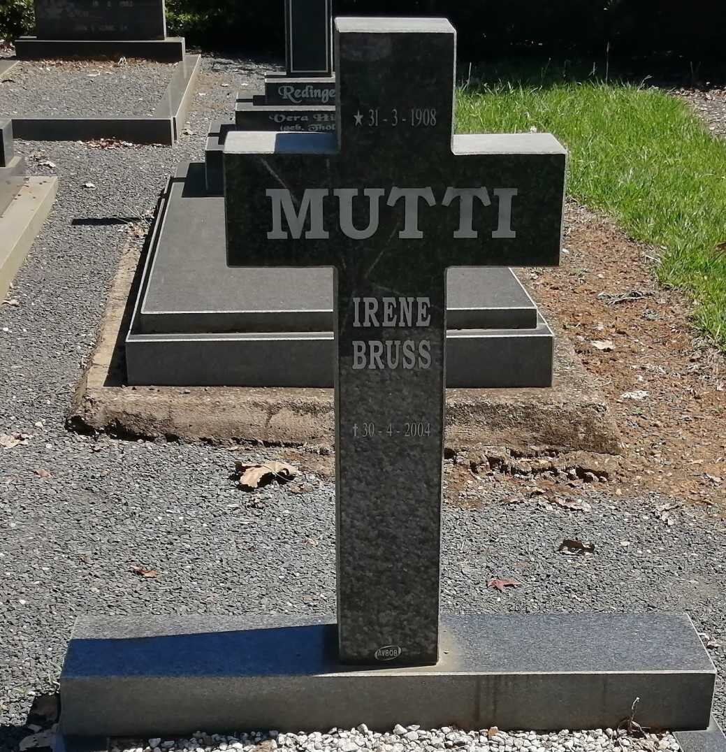 BRUSS Irene 1908-2004