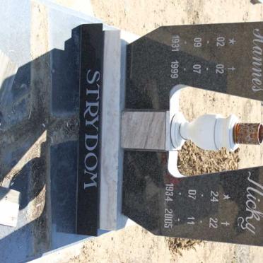 STRYDOM Hannes 1931-1999 &amp; Nicky 1934-2005