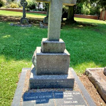 SINCLAIR Donald 191?-1995 & Gwendoline Elsie Muriel CORDUKES-THOMPSON 1914-1988