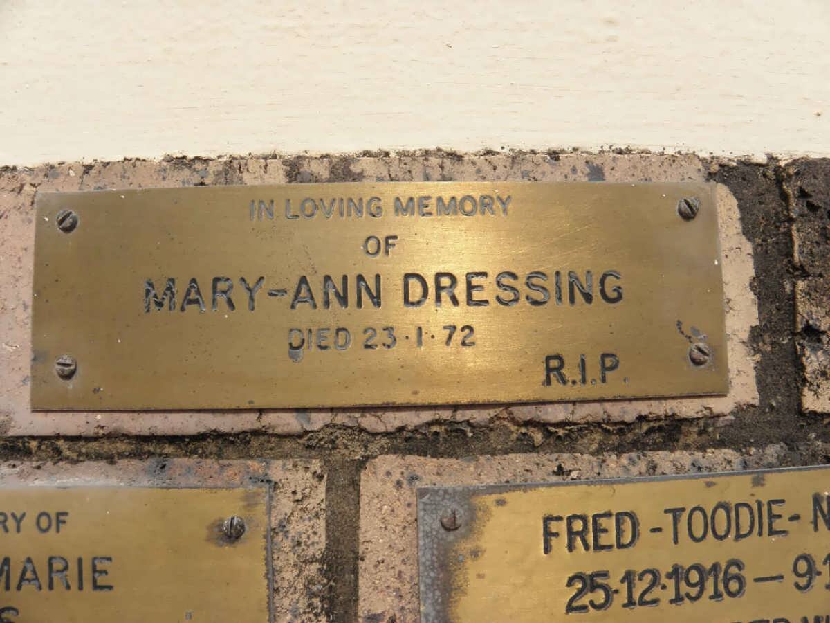 DRESSING Mary-Ann -1972