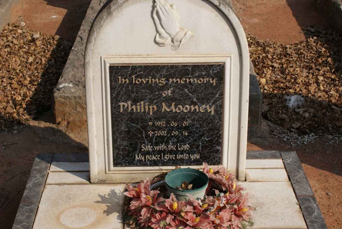 MOONEY Philip 1952-2002