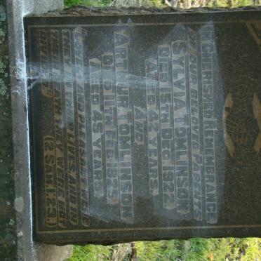 TOMLINSON Arthur -1925 &amp; Sylvia TOMLINSON -1922