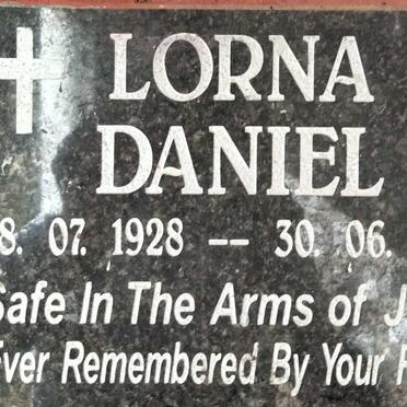 DANIEL Lorna 1928-2002