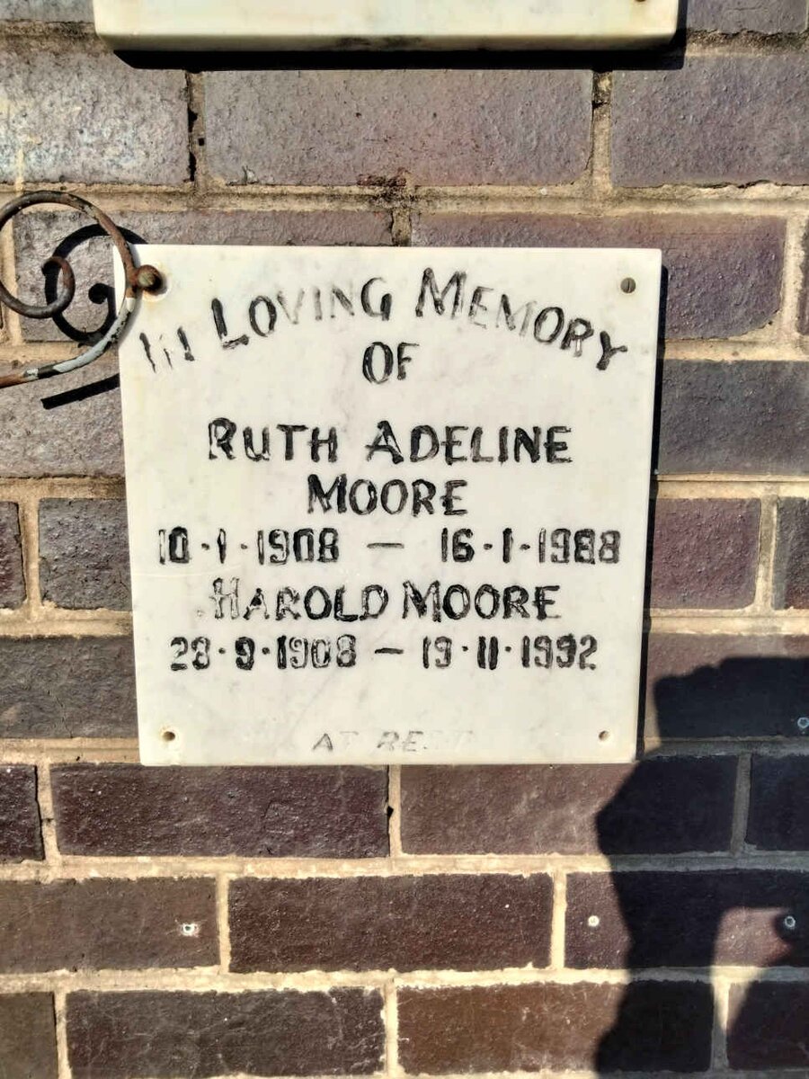 MOORE Harold 1908-1992 &amp; Ruth Adeline 1908-1988