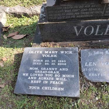 VOLEK Olive Mary Wick 1940-2008