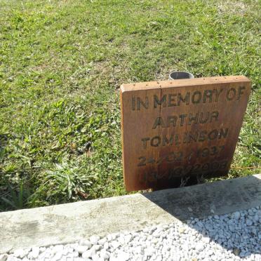 TOMLINSON Arthur 1937-2008