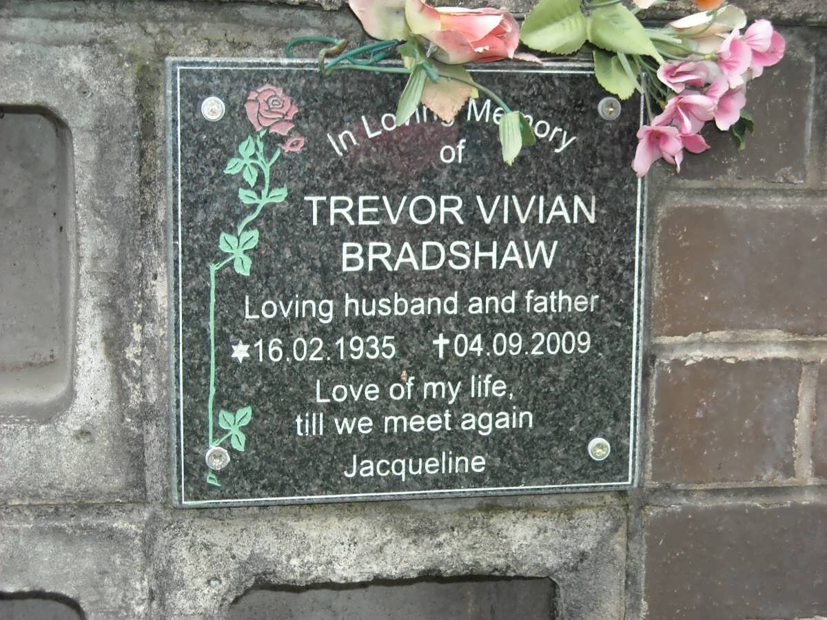 BRADSHAW Trevor Vivian 1935-2009