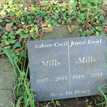 MILLS Aubrey Cecil 1917-2011 &amp; Joyce Enid 1919-2011