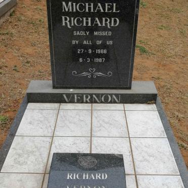 VERNON Richard 1945-2004 :: VERNON Michael Richard 1966-1987