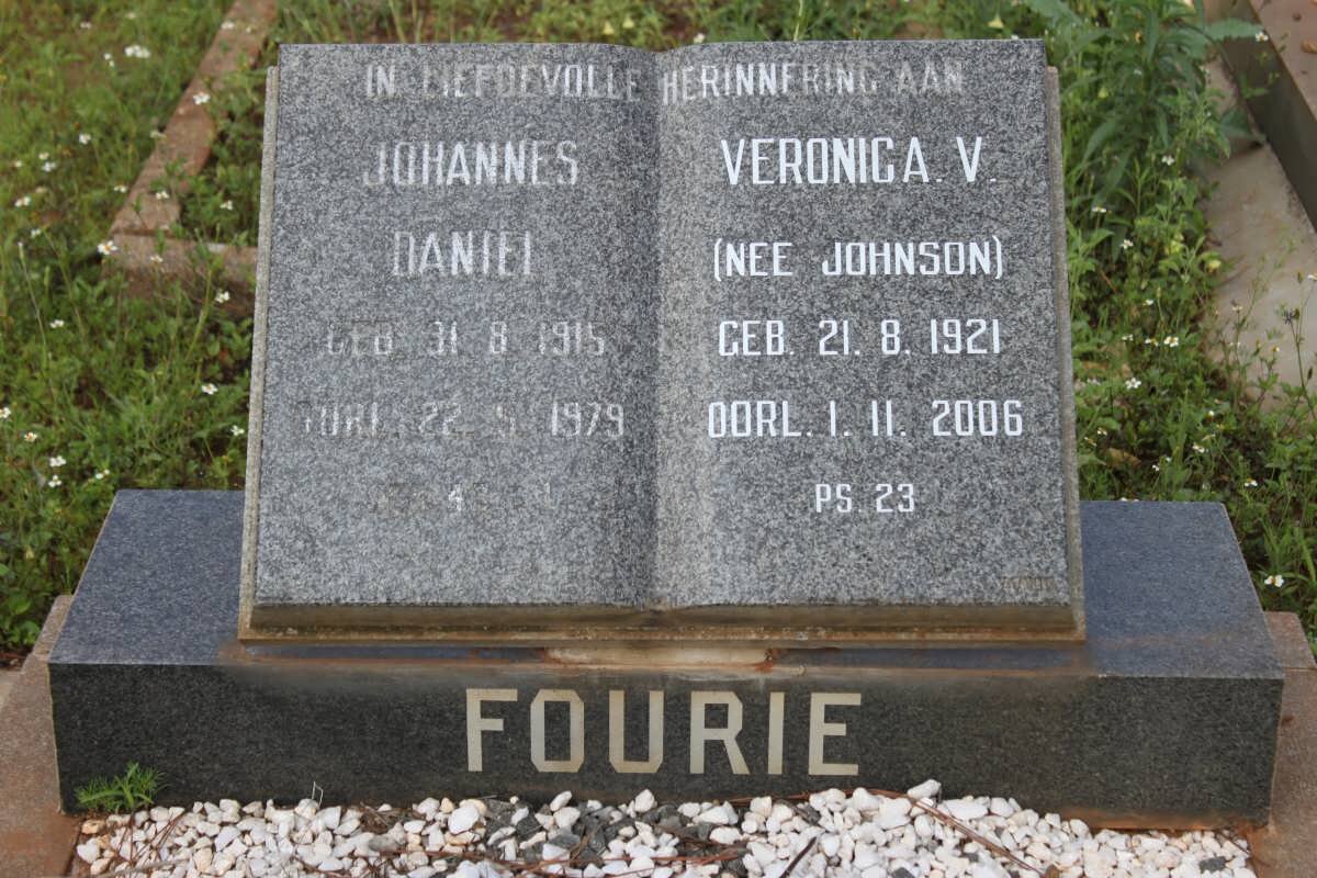 FOURIE Johannes Daniel 1915-1979 &amp; Veronica V. JOHNSTON 1921-2006