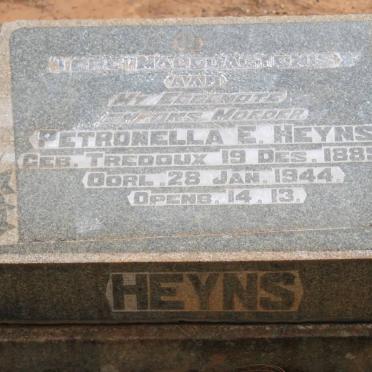 HEYNS Petronella E. nee TREDOUX 1885-1944