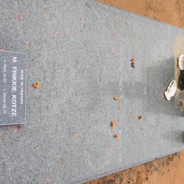 KOTZE M. Frikkie 1924-2009 &amp; Anita KÜSEL 1936-1989