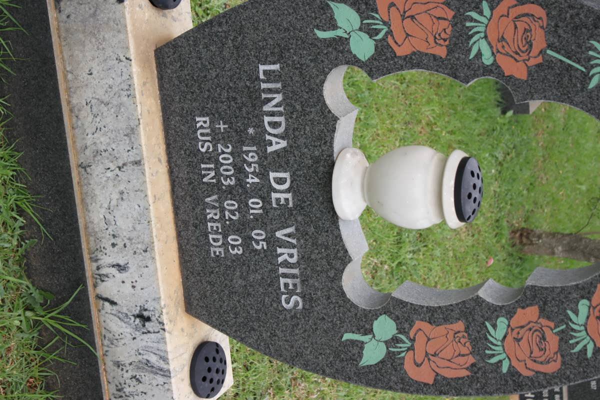 VRIES Linda, de 1954-2003