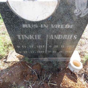 ? Andries 1912-1999 & Tinkie 1917-1997