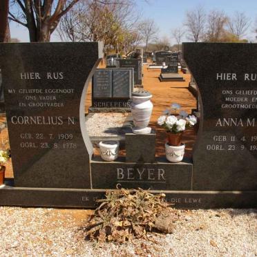 BEYER Cornelius N. 1909-1978 &amp; Anna M.M. 1920-1983