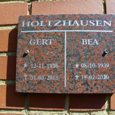 HOLTZHAUSEN Gert 1936-2018 &amp; Bea 1939-2020
