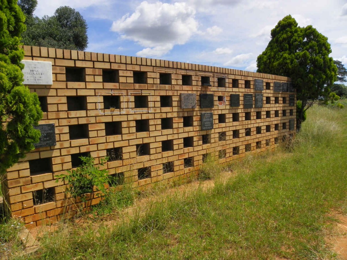 1. Memorial Wall / Muur van Herinnering