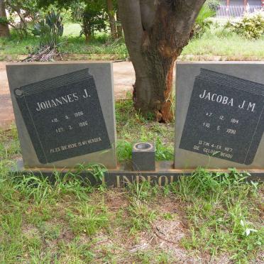 LINDEQUE Johannes J. 1906-1986 &amp; Jacoba J.M. 1914-1990