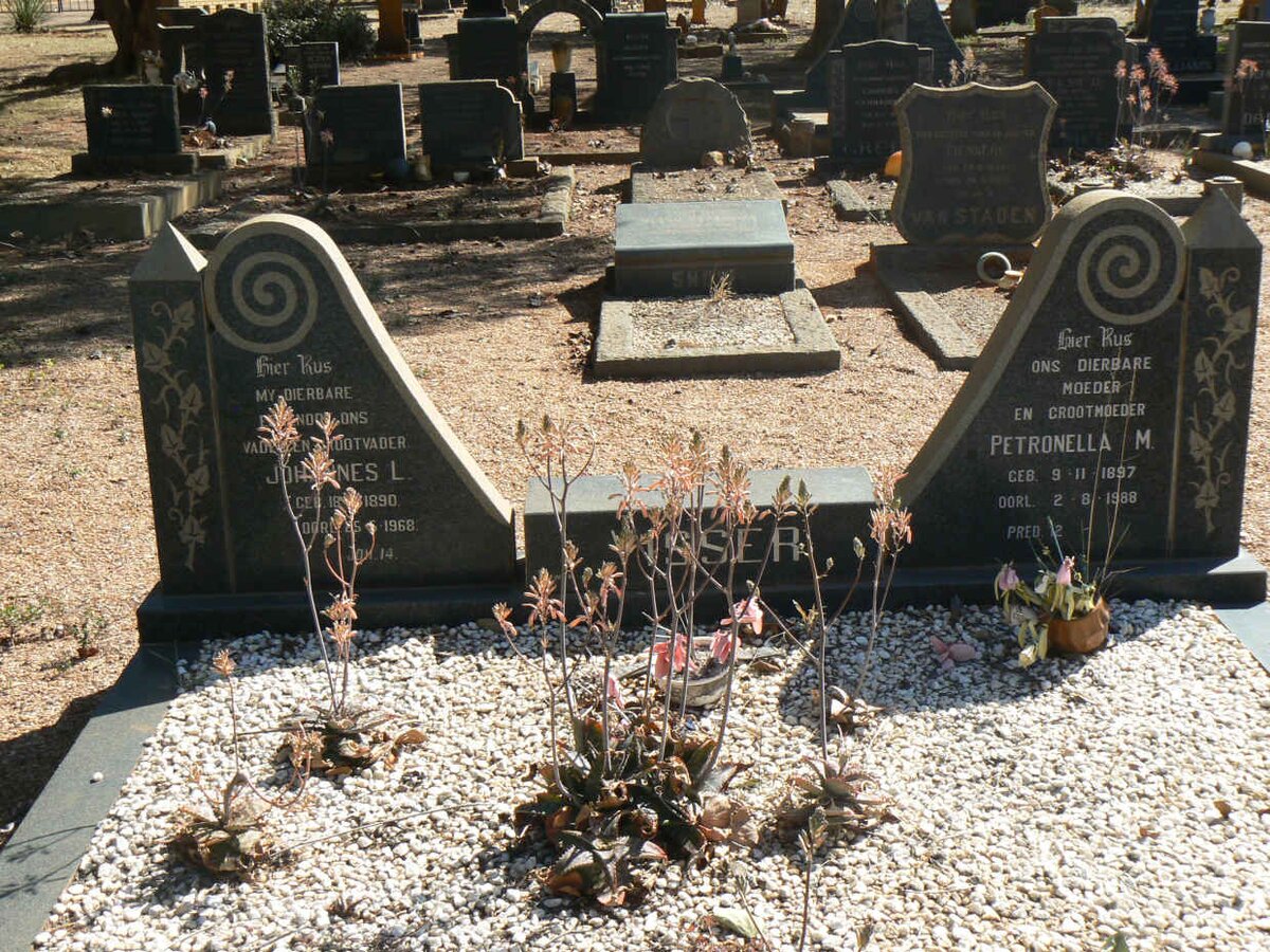 VISSER Johannes L. 1890-1968 &amp; Petronella M. 1897-1988