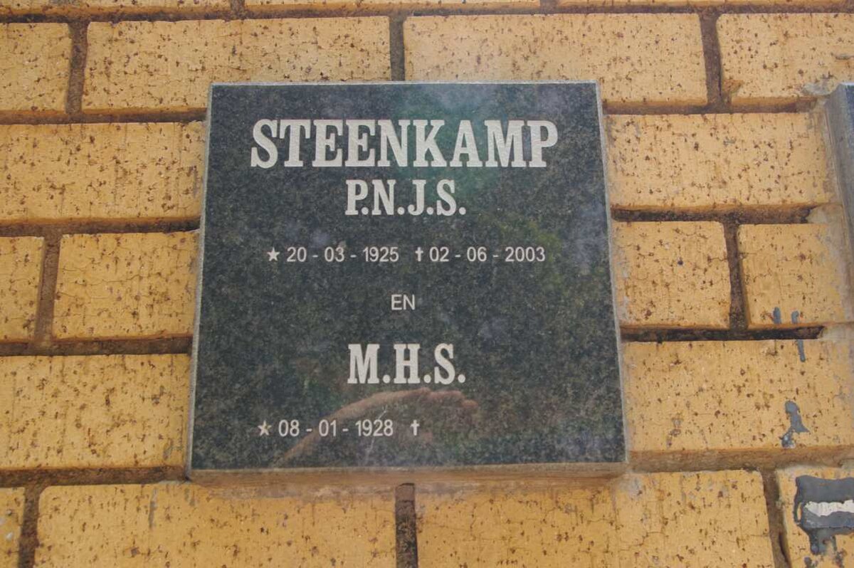 STEENKAMP P.N.J.S. 1925-2003 &amp; M.H.S. 1928-