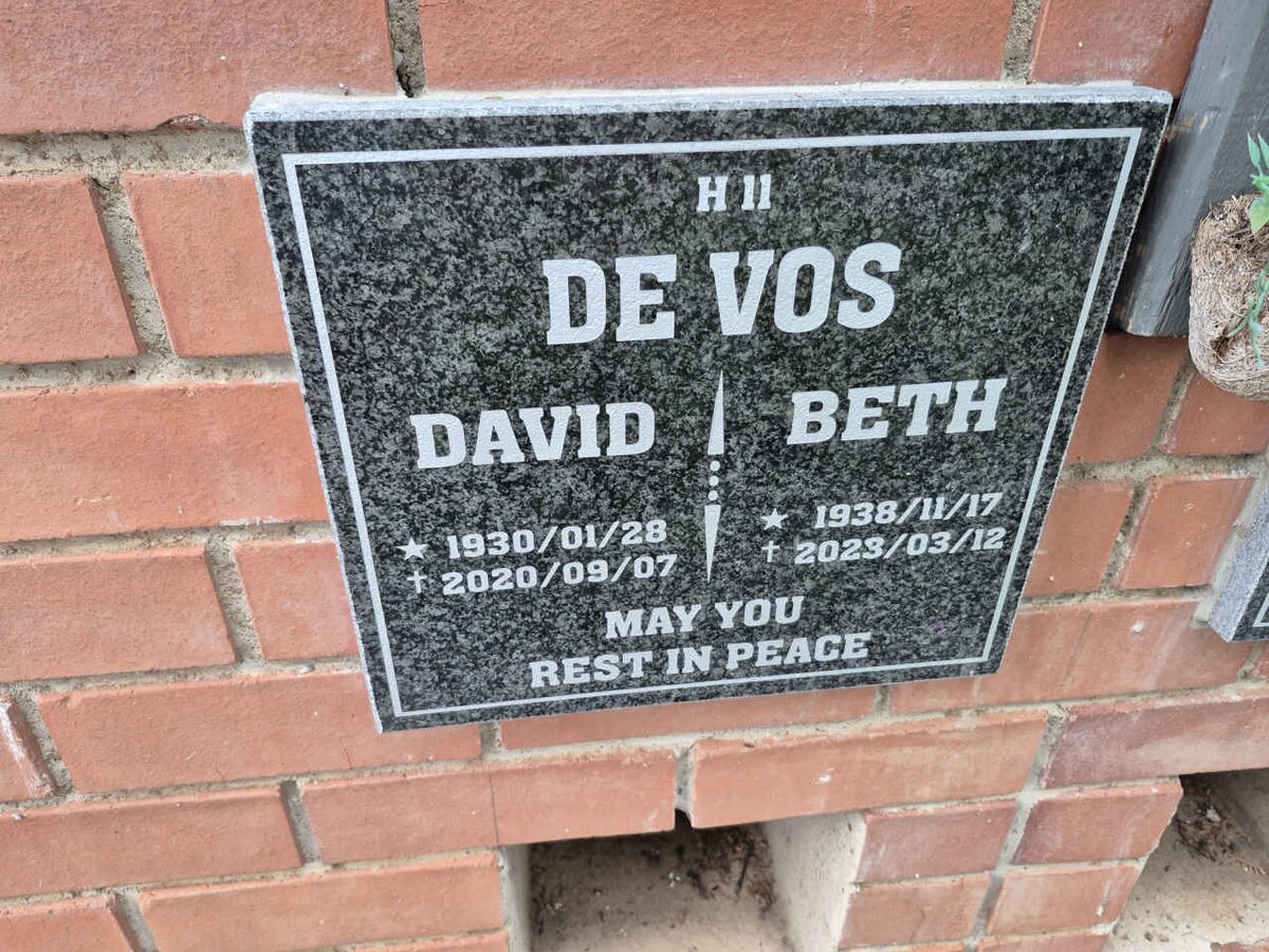 VOS David, de 1930-2020 & Beth 1938-2023