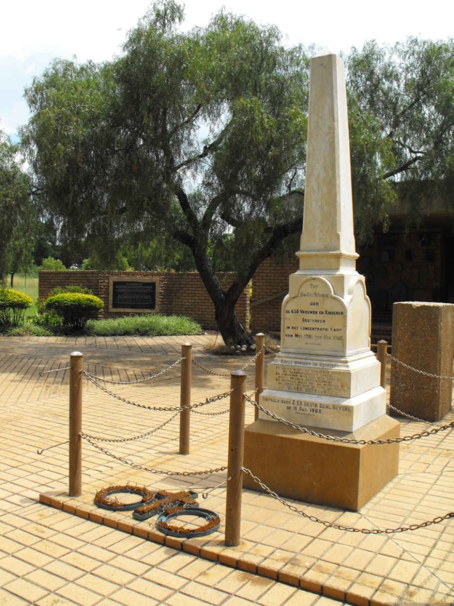 03. Gedenksteen / Memorial