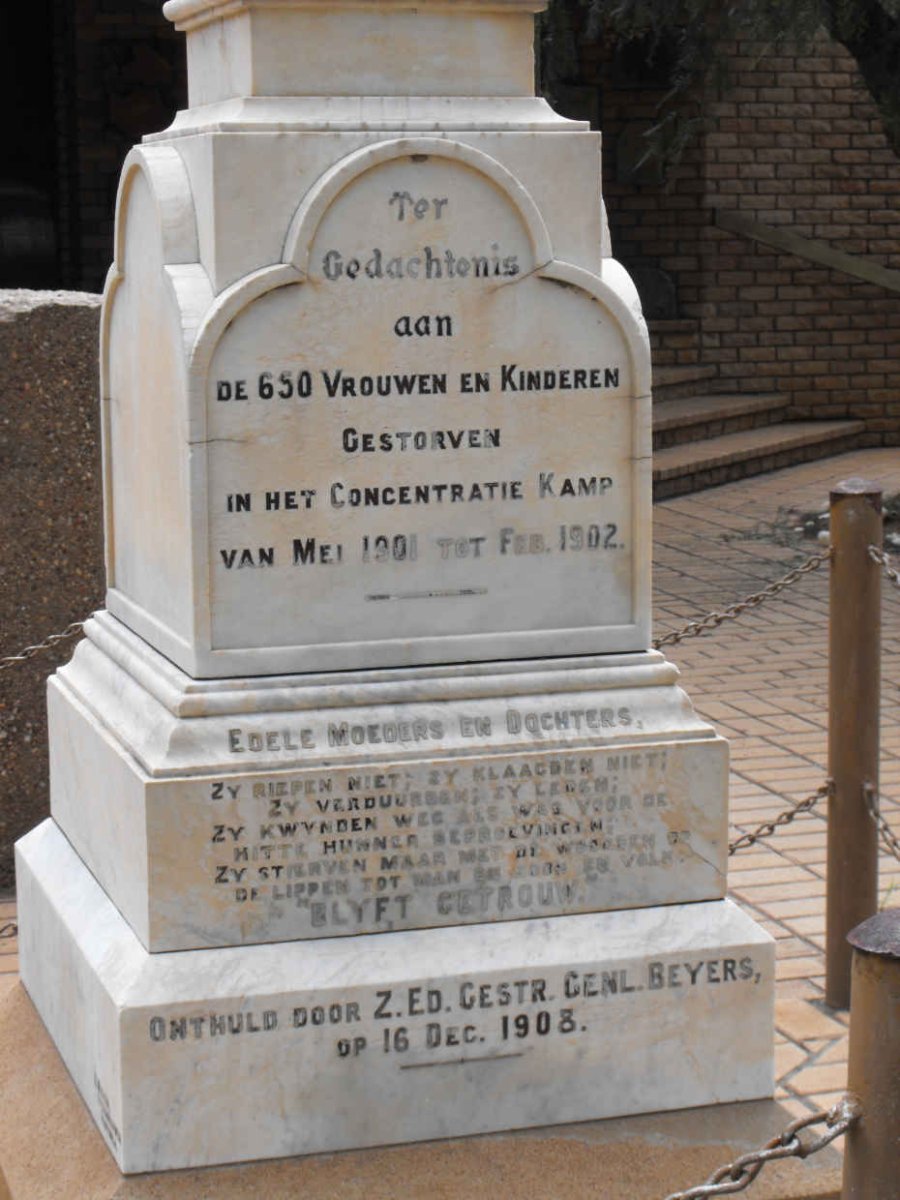 04. Gedenksteen / Memorial
