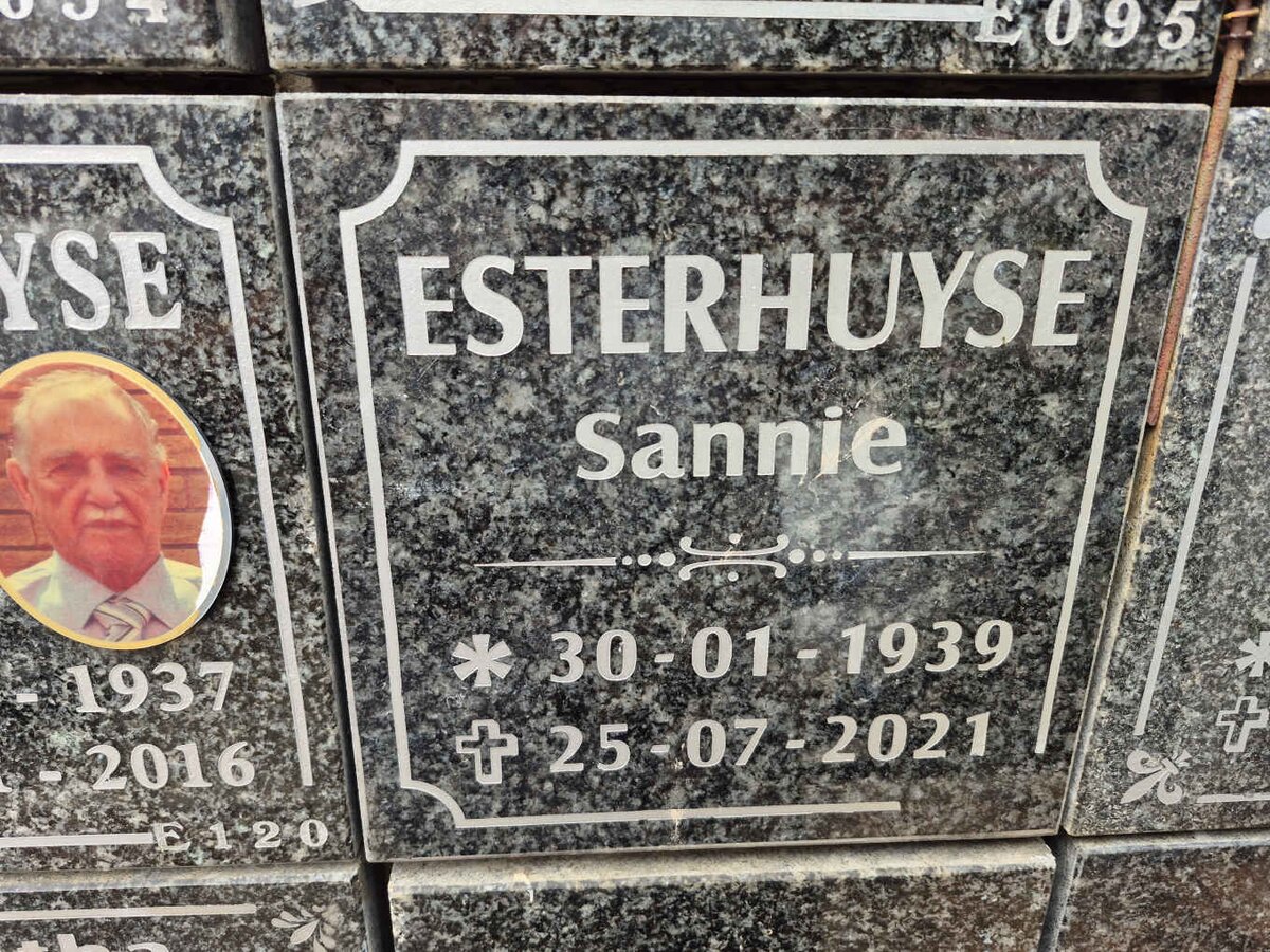 ESTERHUYSE Sannie 1939-2021