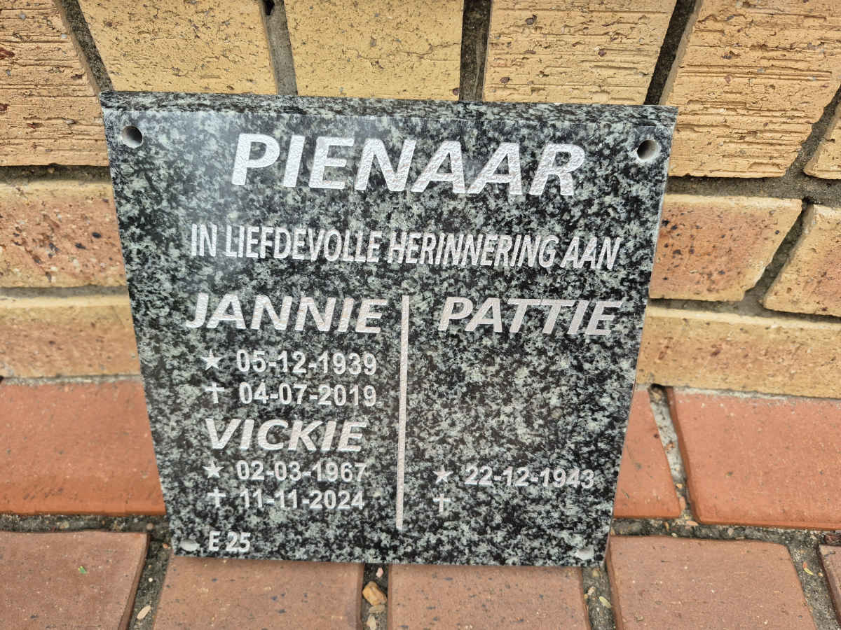 PIENAAR Jannie 1939-2018 & Pattie 1943- :: PIENAAR Vickie 1967-2024