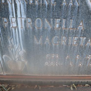 BESSELING Willem Frederik 1912-1983 &amp; Petronella Magrieta 1912-1979