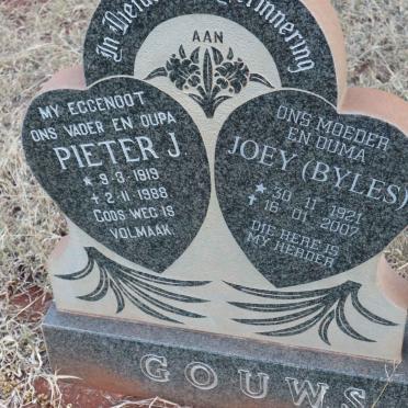 GOUWS Pieter J. 1919-1988 &amp; Joey BYLES 1921-2007