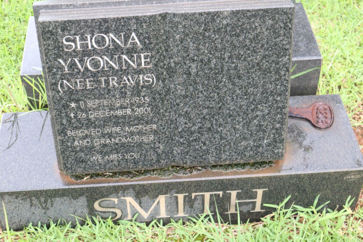 SMITH Shona Yvonne nee TRAVIS 1935-2001