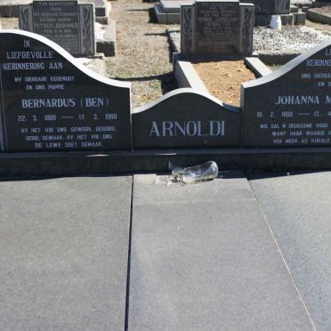 ARNOLDI Bernardus 1899-1968 &amp; Johanna M. 1908-1999
