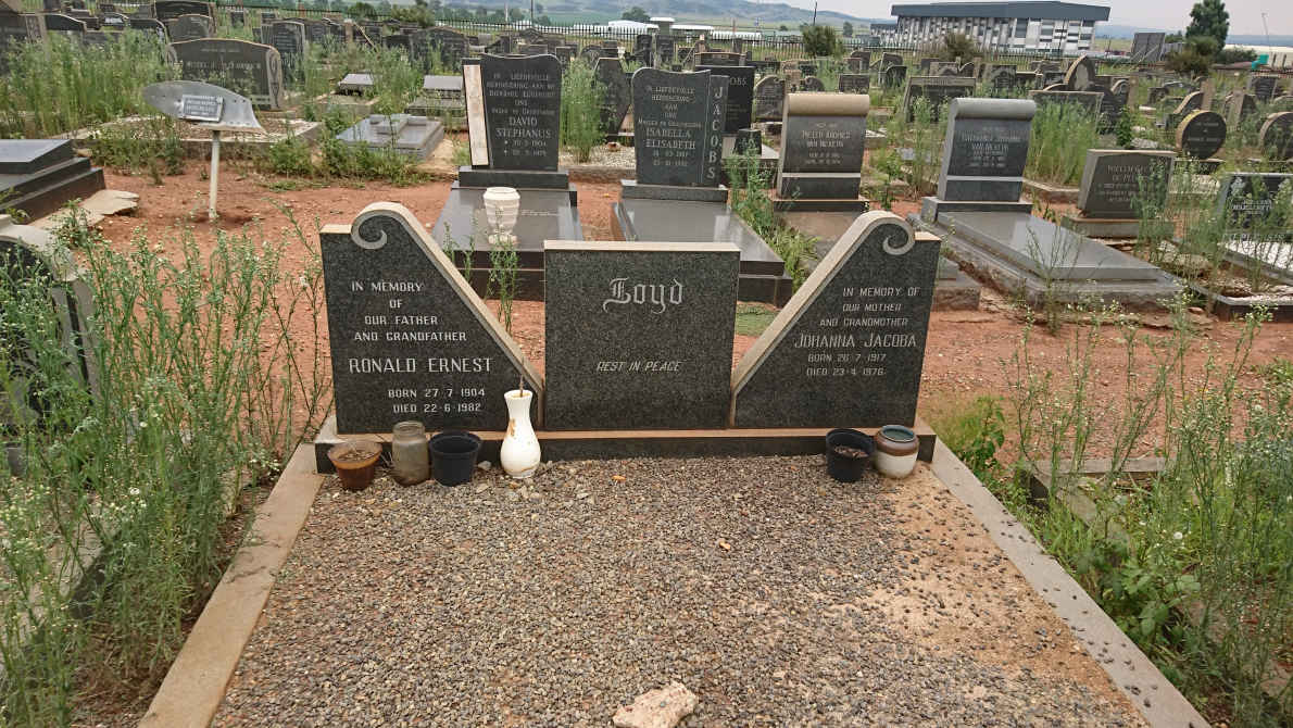 LLOYD Ronald Ernest 1904-1982 &amp; Johanna Jacoba 1917-197?