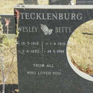 TECKLENBURG Wesley 1916-1982 &amp; Betty 1919-1994