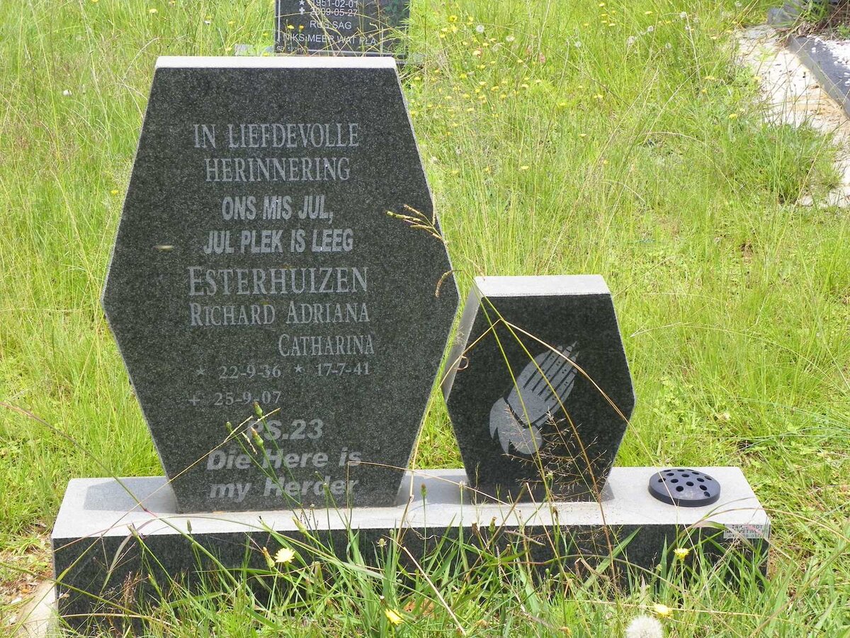 ESTERHUIZEN Richard 1936-2007 &amp; Adriana Catharina 1941-