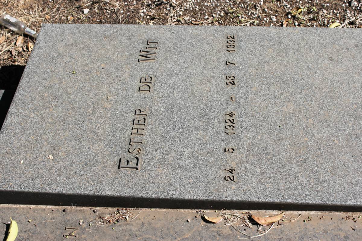 WIT Esther, de 1924-1992