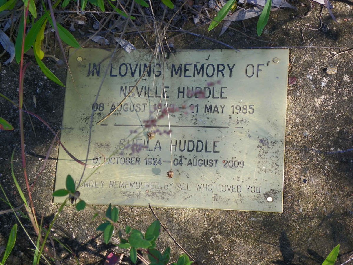 HUDDLE Neville 192?-1985 &amp; Sheila 1924-2009