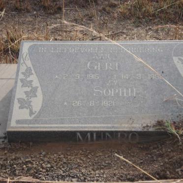 MUNRO Gert 1915-1992 &amp; Sophie 1921-