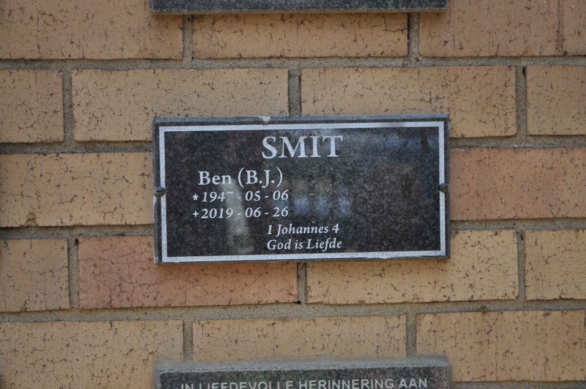SMIT B.J. 1947-2019