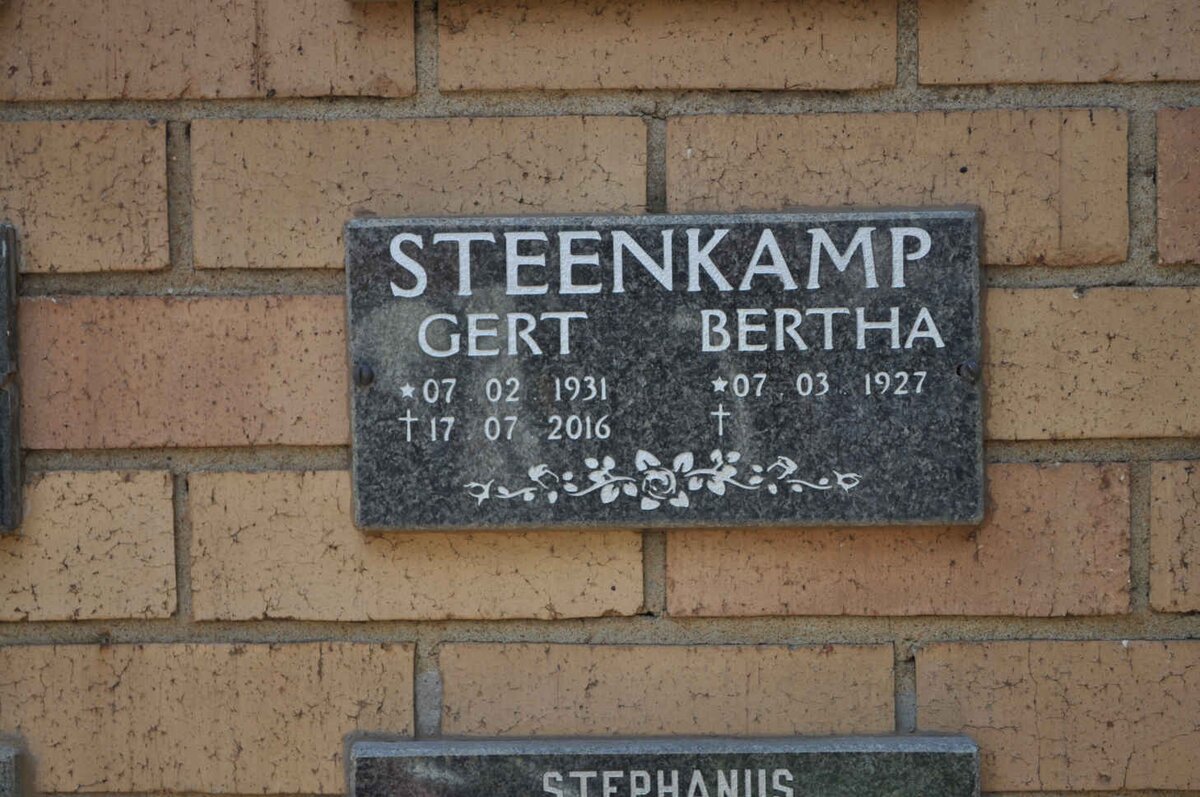 STEENKAMP Gert 1931-2016 &amp; Bertha 1927-