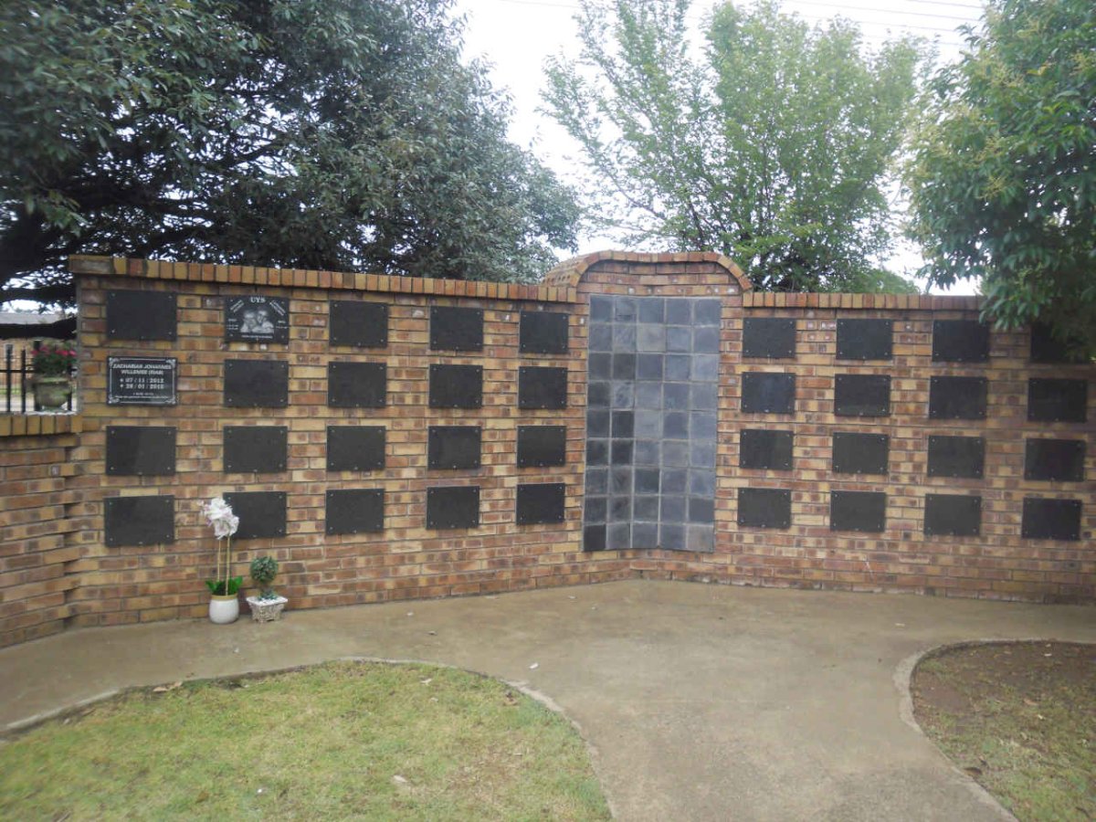 1. Gedenkmuur / Memorial Wall Hervormde Kerk