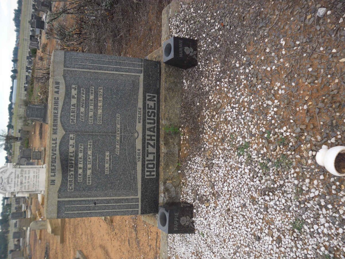 HOLTZHAUSEN Christoffel J.C. 187?-1946 &amp; Maria P.J. MOUTON 1887-1975