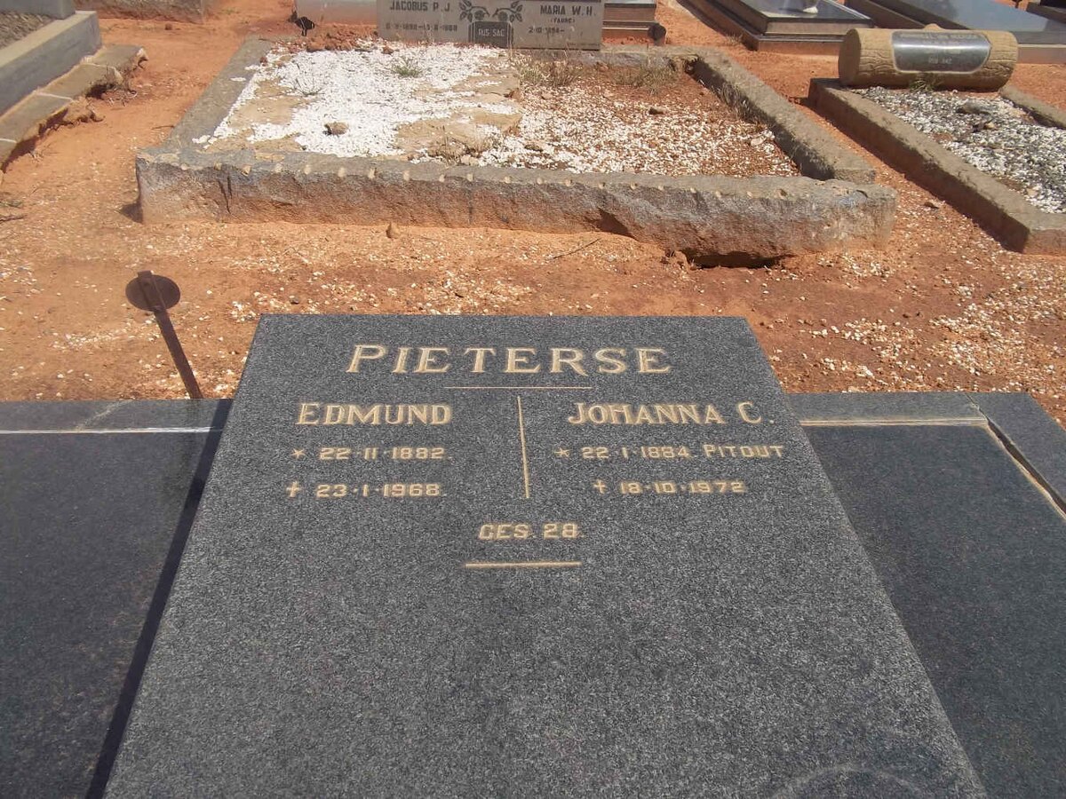 PIETERSE Edmund 1882-1968 &amp; Johanna C. PITOUT 1884-1972